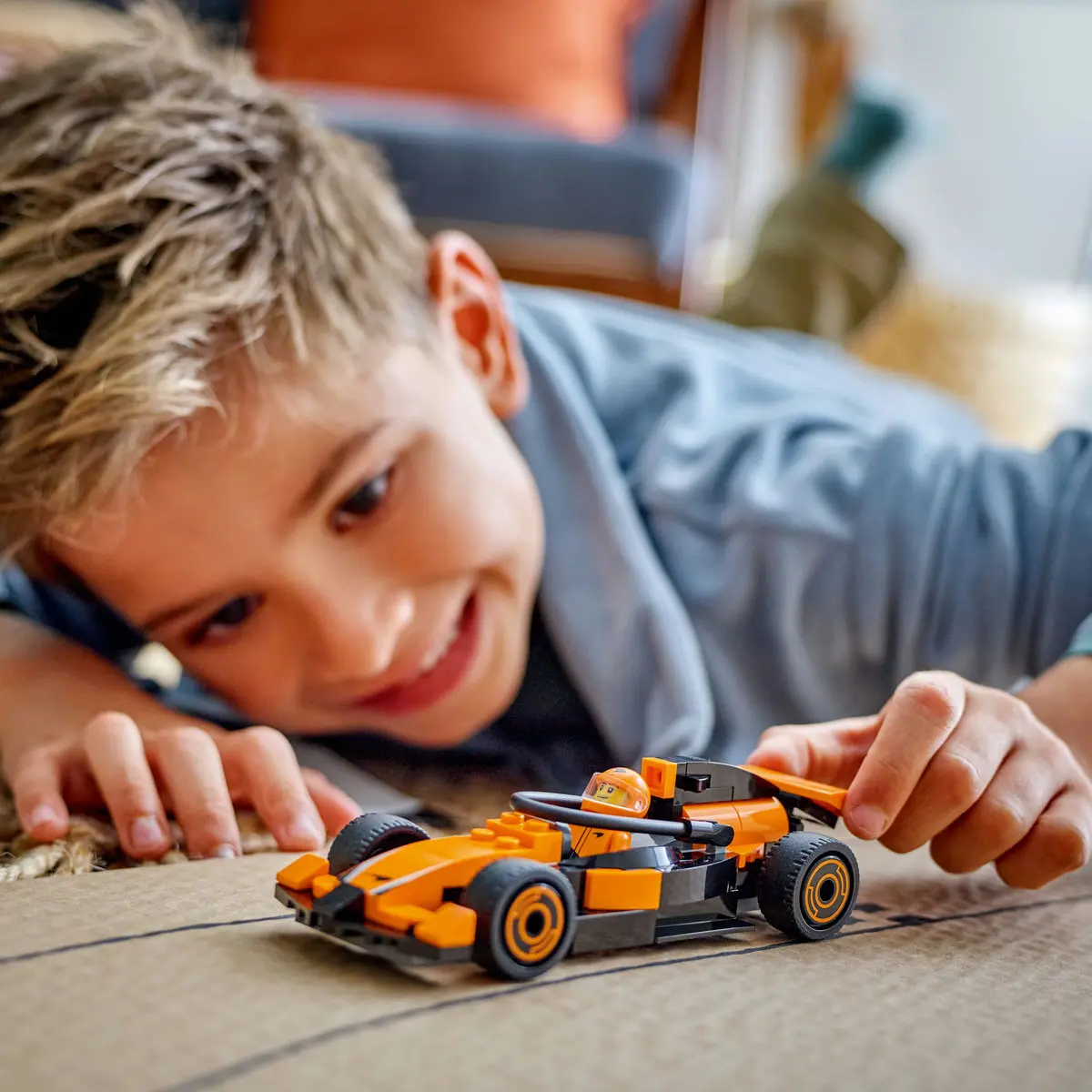 Lego City - Piloto de F1 com Carro de Corrida Mclaren - Imagem 4